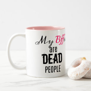 Bicolor Mi Bffs es taza blanca rosada muerta de la gente