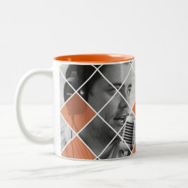 Bicolor Radio de las noticias del conducto con la taza de