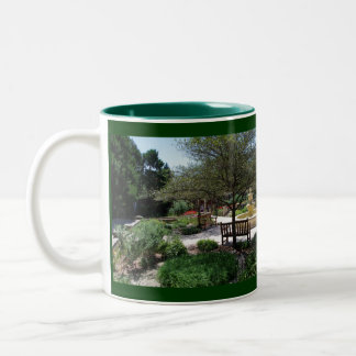 Bicolor Shakespeari cultiva un huerto taza