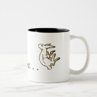 Bicolor Siga la taza blanca del conejo
