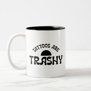 Bicolor Tatuajes Son Basura Tipografía Negra y Gruesa Taza