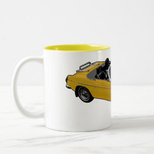 Bicolor taza amarilla del automóvil descubierto