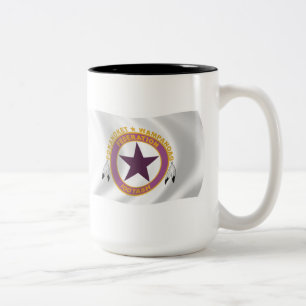 Bicolor Taza con la bandera de la tribu Wampanoag