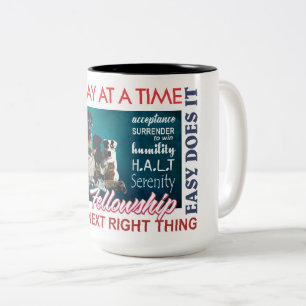 Bicolor taza con lema de la comunidad de recuperación 25
