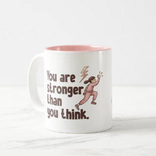 Bicolor Taza con nombre personalizado 'Eres más fuerte de