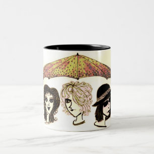 Bicolor Taza con obra de arte de tres mujeres bajo paragua