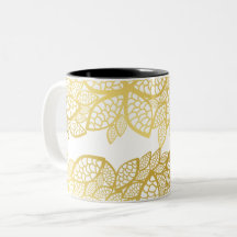 Taza con patrón botánico elegante de hoja de oro