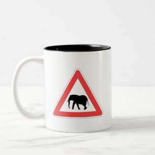 Bicolor Taza con Señal de Paso de Elefantes