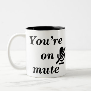 Bicolor Taza de anfitrión de podcast "Estás silenciado"
