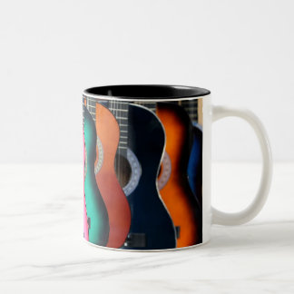 Bicolor Taza de café colorida de las guitarras acústicas