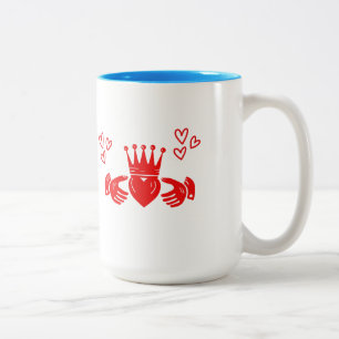 Bicolor Taza de café con anillo Claddagh rojo