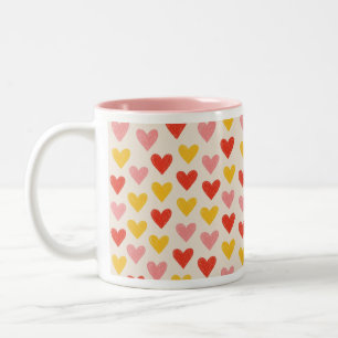 Bicolor Taza de café con corazones rosas dibujados a mano 