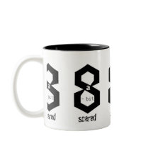 Taza de café de dos tonos con 8 bits de miedo