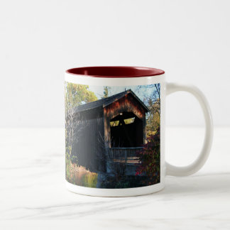 Bicolor Taza de café histórica del puente cubierto del Ada