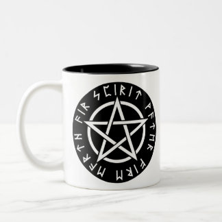 Bicolor Taza de café rúnica del pentáculo