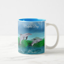 Taza de café tropical de la bahía del delfín por