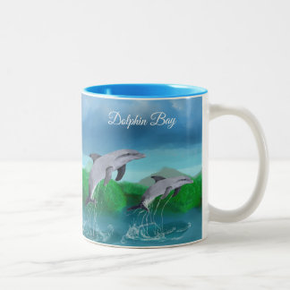 Bicolor Taza de café tropical de la bahía del delfín por