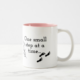Bicolor Taza de café Un pequeño paso a la vez