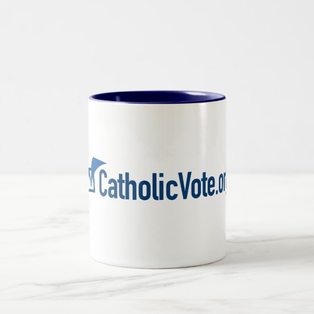 Bicolor Taza de CatholicVote (Centro)