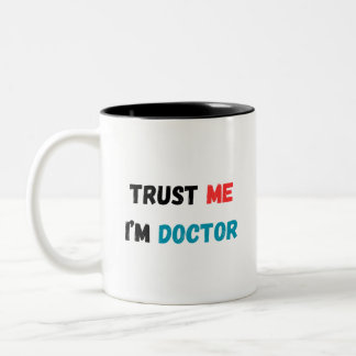 Bicolor Taza de 'Confía en mí, soy médico'