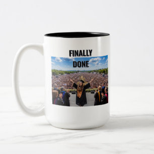 Bicolor Taza de graduación finalmente terminada   Divertid