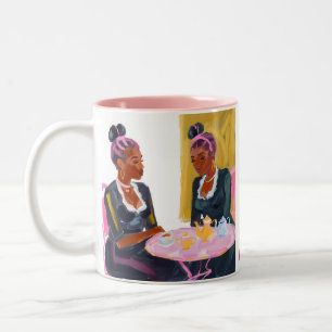 Bicolor Taza de la amistad en la mesa rosa