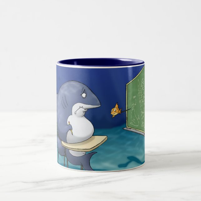 Bicolor Taza de la escuela del tiburón (Centro)