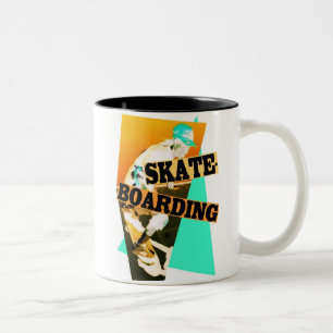 Bicolor Taza de los muchachos que anda en monopatín