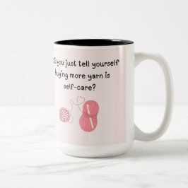 Bicolor Taza divertida de 15 oz. «Comprar hilo es autocuid