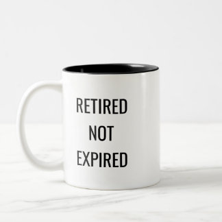 Bicolor Taza divertida jubilada no caducada – Regalo de ju