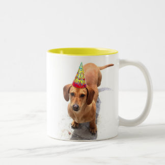 Bicolor Taza grande del Dachshund del feliz cumpleaños
