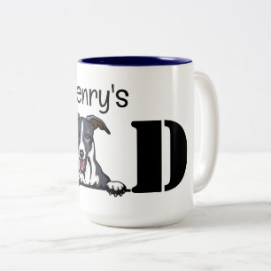 Bicolor Taza personalizada de Whippet asomándose para Papá