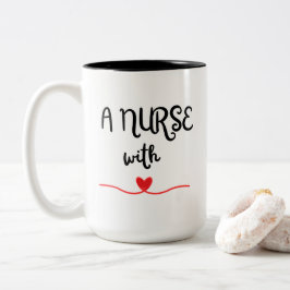 Bicolor Una enfermera con taza de corazón