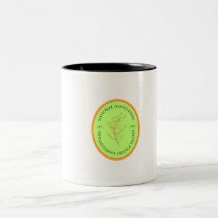 Bicolor Una taza con el logotipo de NAAOP (un giro satíric