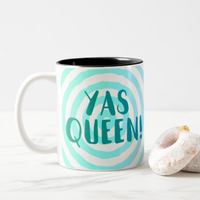 Bicolor ¡Yas Reina! Taza con patrón de círculo azul (Con donut)
