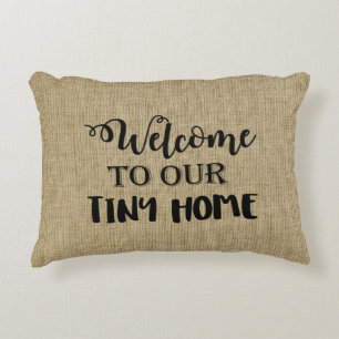 Bienvenido a nuestra almohada decorativa de Tiny H