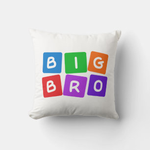 Big Bro tirando almohada