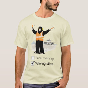 Bigfoot trabaja en la camiseta del aeropuerto