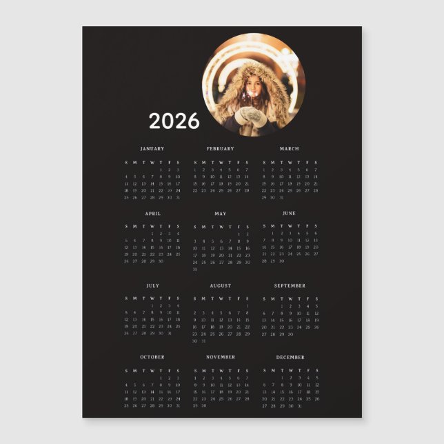 Black 2026 Calendar Round Photo Magnet Card (Anverso)