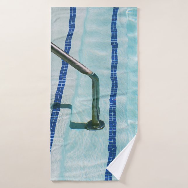 Black strap on blue swimming pool (Toalla de baño)