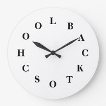 Blanco de nuevo al reloj de pared grande de la
