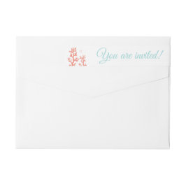 Blanco envuelto de la etiqueta el | del remite del