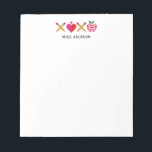 Bloc De Notas Agradecimiento al profesor XOXO Colorido<br><div class="desc">Allegre y moderno, este bloc de notas personalizado para profesores presenta un lápiz XOXO, corazón y manzana con su nombre personalizado debajo para un toque divertido y profesional. Mucho espacio en blanco, lo que lo hace perfecto para notas rápidas, listas de verificación y recordatorios diarios en el aula o como...</div>