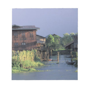 Bloc De Notas Asia, Myanmar, Lago Inle. Un pueblo flotante en