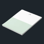 Bloc De Notas Bloque de color blanco del Pastel verde de Bonito<br><div class="desc">Almohadilla de notas verde pastel y blanco. Un único regalo monogramado de bloques de color para profesores,  jefes o para cualquiera que lo use en casa o en la oficina.</div>