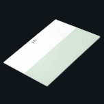 Bloc De Notas Bloque de color blanco del Pastel verde de Bonito<br><div class="desc">Almohadilla de notas verde pastel y blanco. Un único regalo monogramado de bloques de color para profesores,  jefes o para cualquiera que lo use en casa o en la oficina.</div>