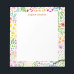 Bloc De Notas Bonito de patrón floral de acuarela personalizada<br><div class="desc">Una hermosa libreta con un colorido patrón dibujado a mano de flores acuarelas florecientes.</div>