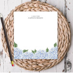 Bloc De Notas Borde de acuarela de Hydrangea azul personalizado<br><div class="desc">Esta hermosa nota tiene un borde de hidrangea acuática en azul. Agregue su personalización utilizando el formulario de plantilla. Para cambiar el tipo de letra,  estilo o disposición,  seleccione la opción "personalizar más adelante".</div>