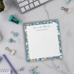 Bloc De Notas Borde de patrón floral desde el escritorio de<br><div class="desc">Floral de la mesa de las notas en blanco con un borde de flores azul con flores amarillas,  rosas,  blancas y azul pálido. Desde el escritorio de está escrito en un guión de bonito con tu nombre debajo de azul.</div>