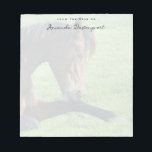 Bloc De Notas Caballo marrón bonito en la hierba<br><div class="desc">Un cuaderno con una bonita fotografía en el que se aprecia un hermoso caballo de la bahía marrón sobre el césped,  que parece tranquilo y lleno de contenido.</div>